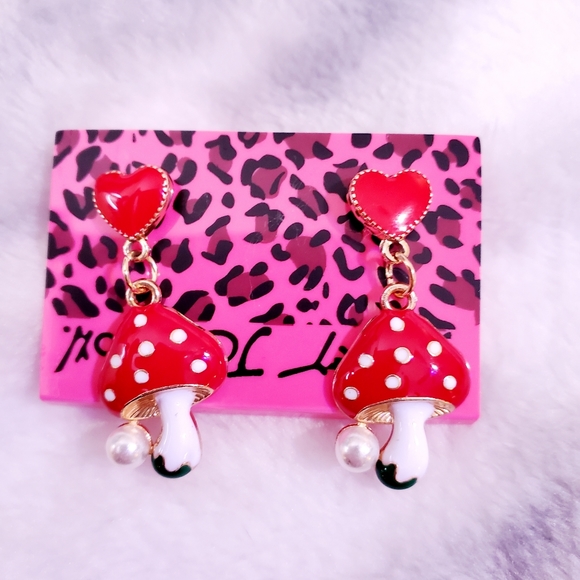 Gold plated mushroom heart earrings - Picture 9 of 10